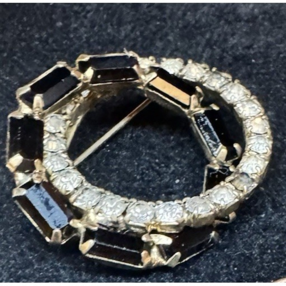 Vintage Gold Tone Black Baguette & Clear Rhinestone Oval Wreath Brooch